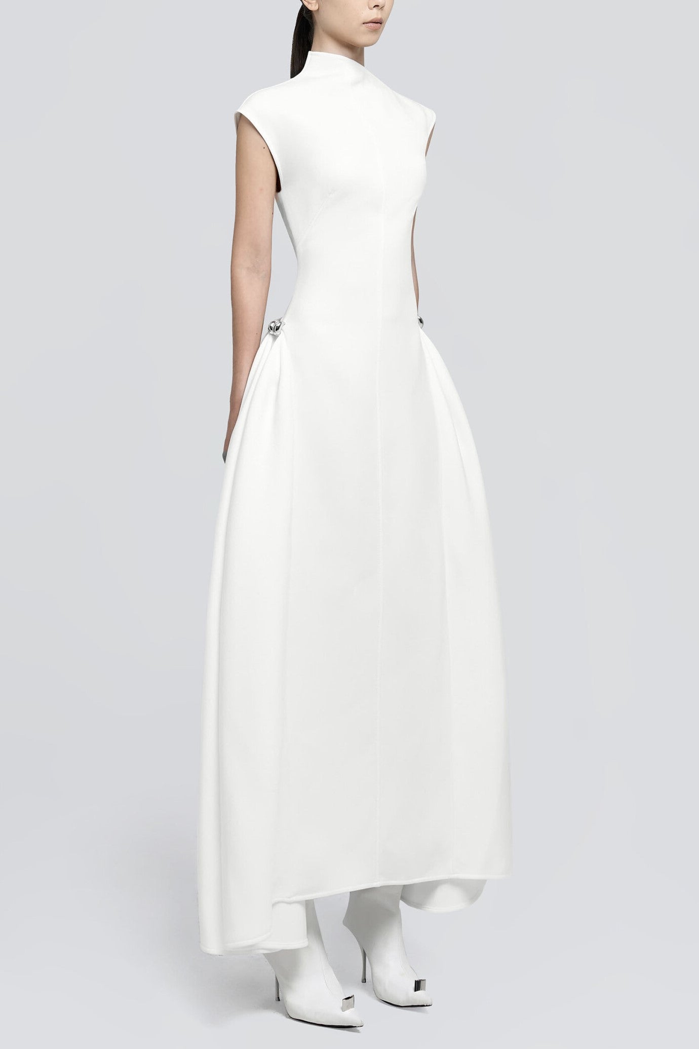 Vestido midi acampanado de traje de sarga