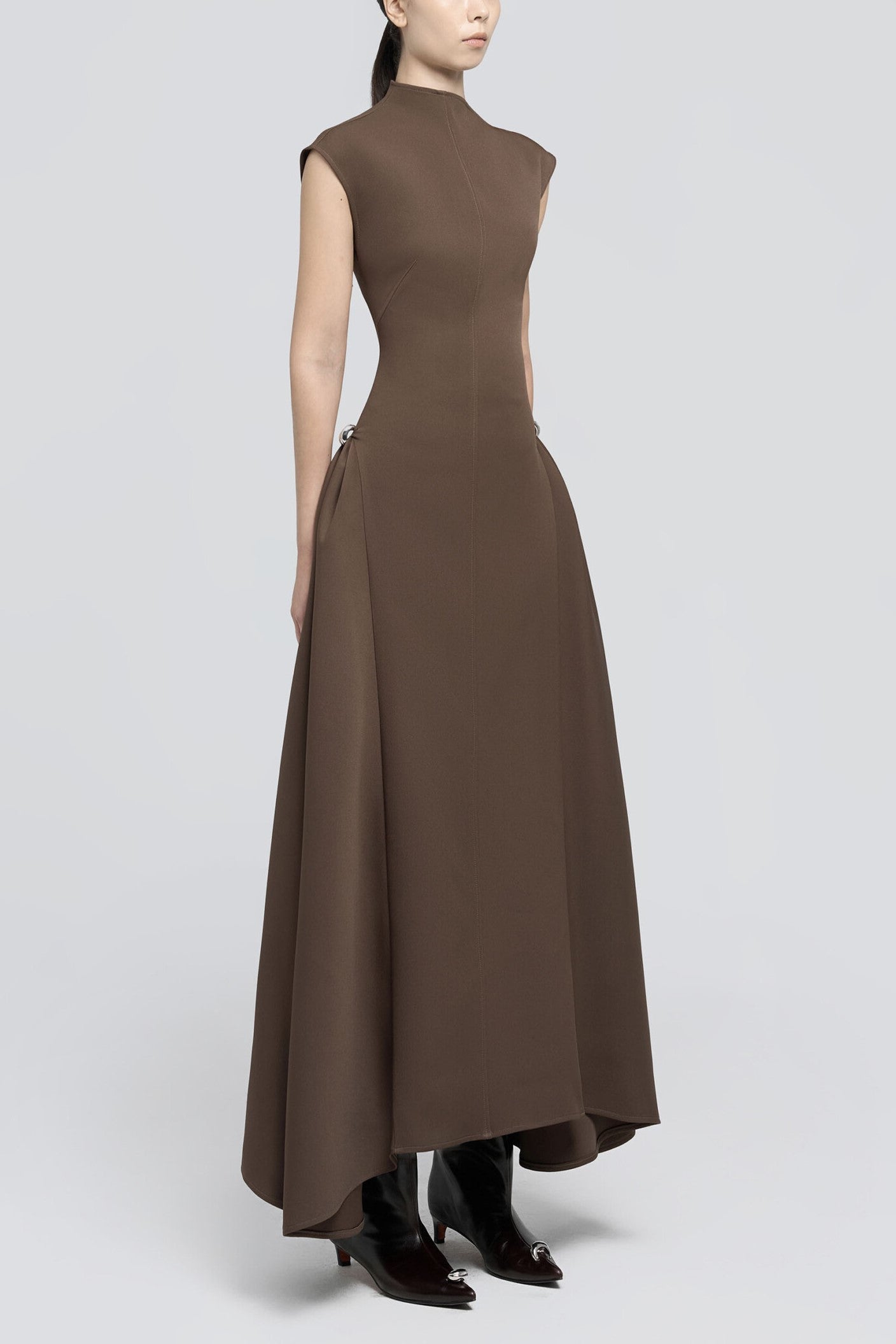 Vestido midi acampanado de traje de sarga