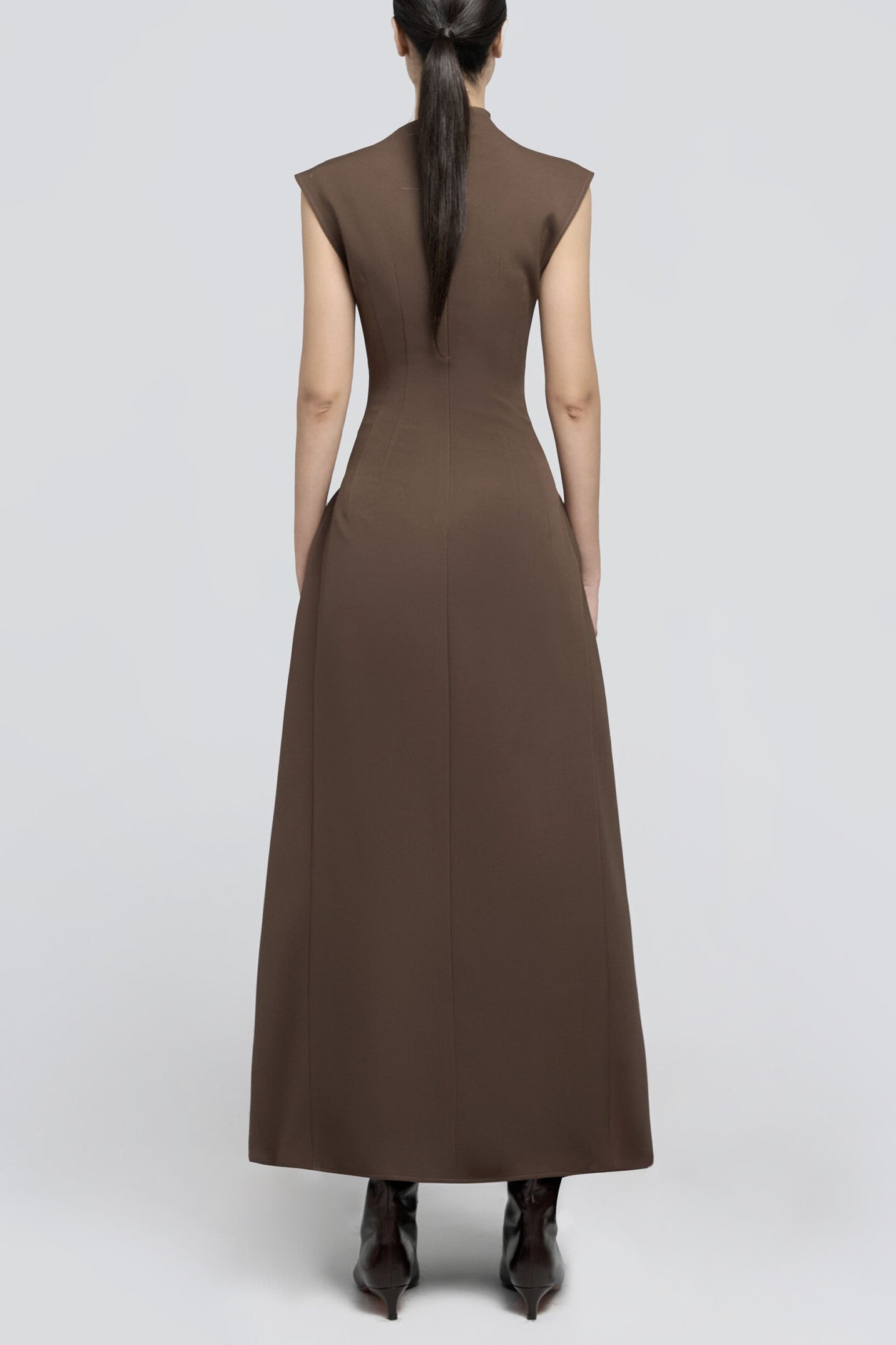 Vestido midi acampanado de traje de sarga
