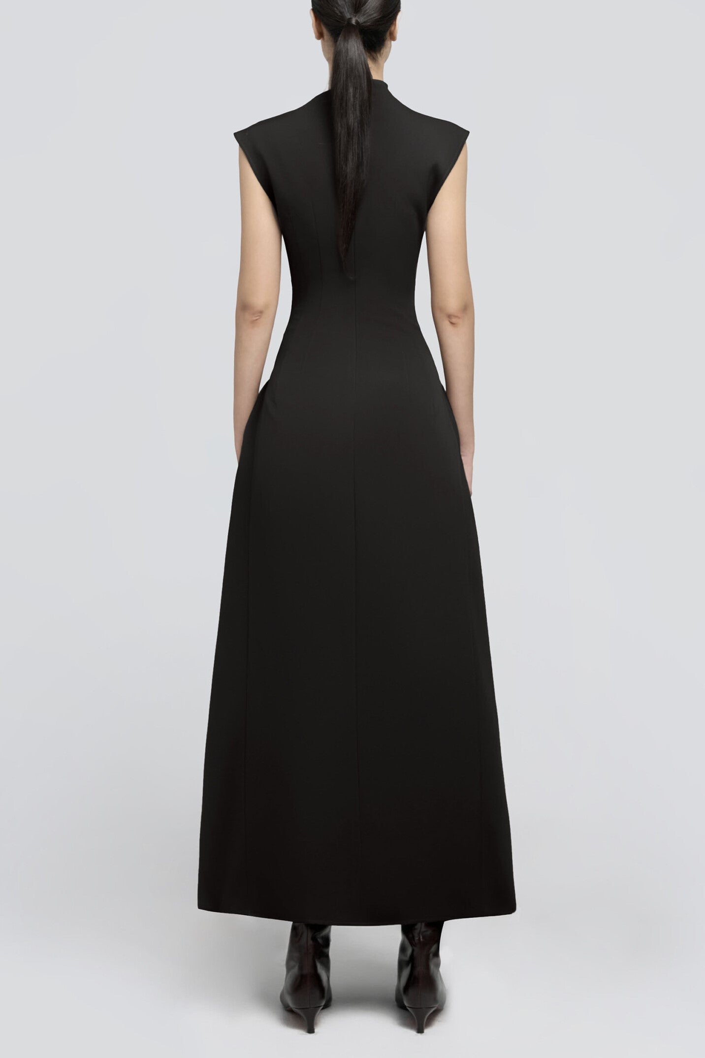 Vestido midi acampanado de traje de sarga