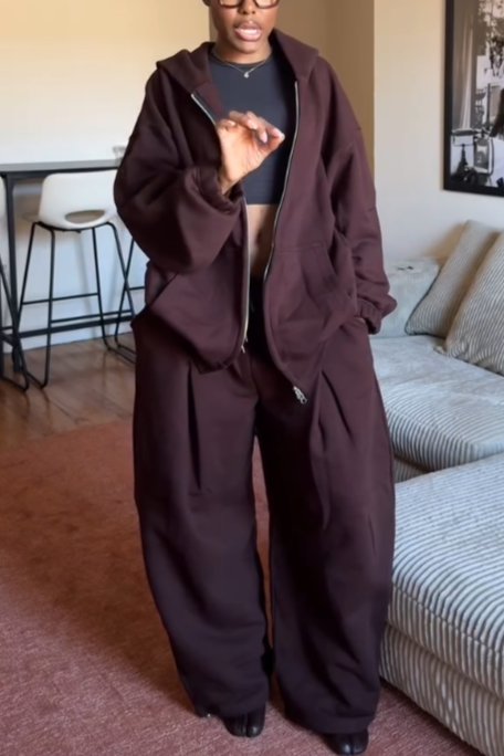 Ropa deportiva con capucha holgada marrón