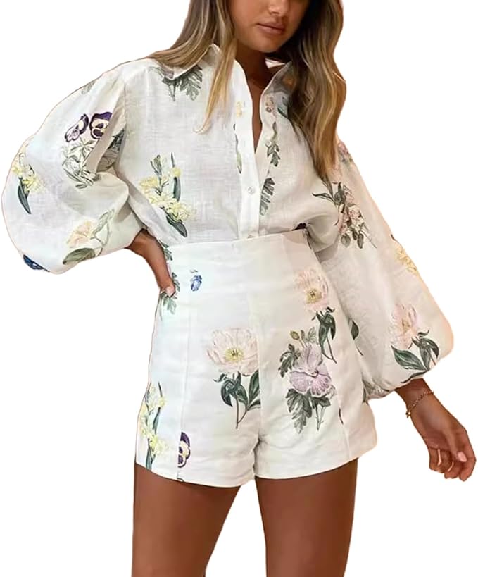 Conjunto de camisa y pantalones cortos florales