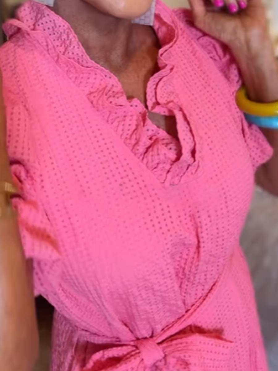 Vestido midi con cinturón y mangas cortas con volantes