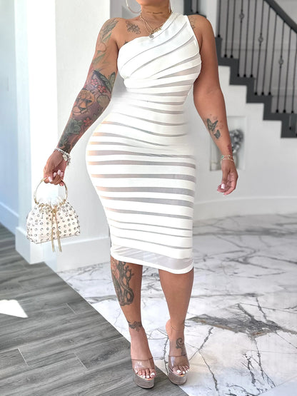 Vestido sexy de malla con un solo hombro y parches