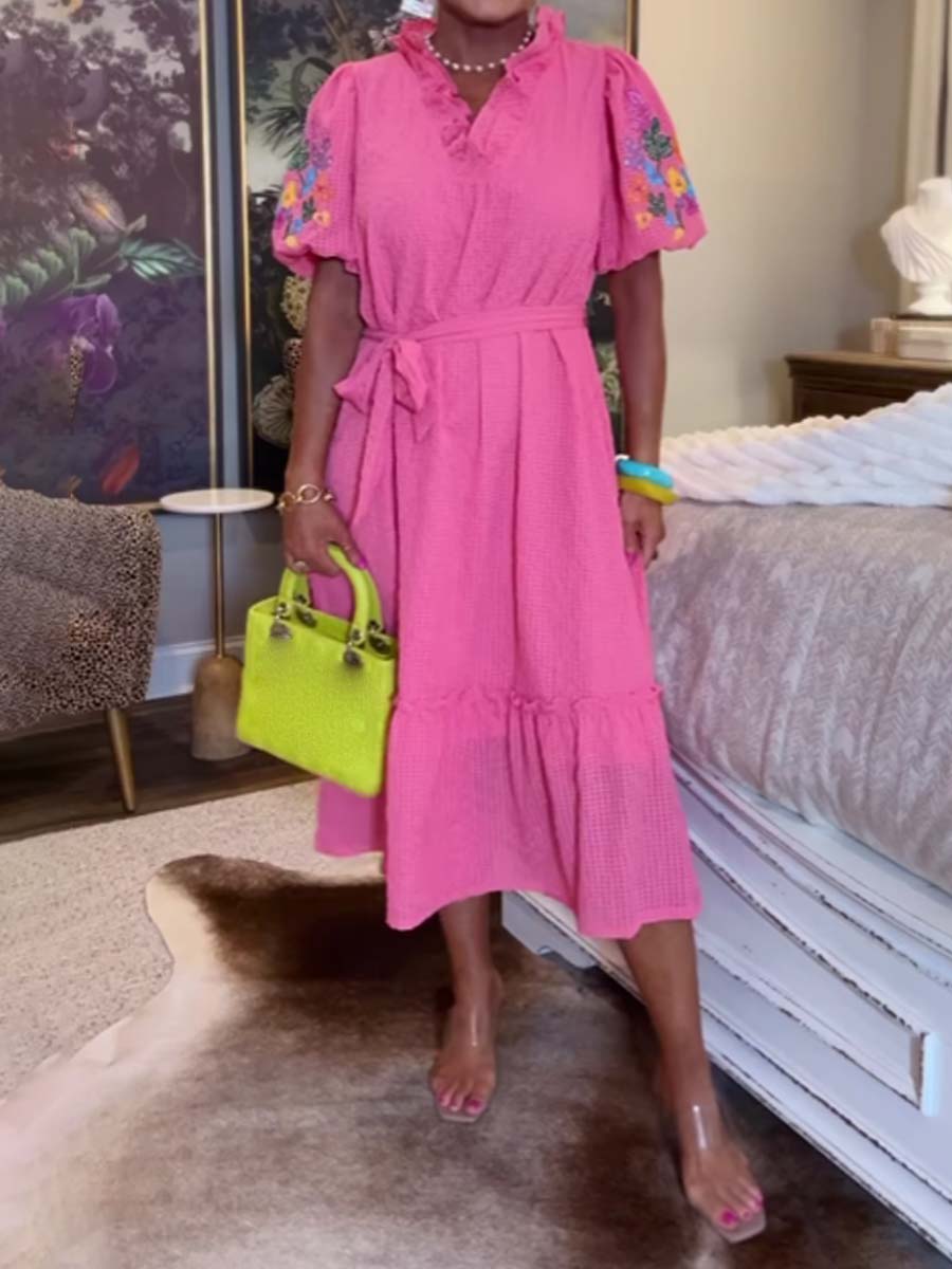 Vestido midi con cinturón y mangas cortas con volantes