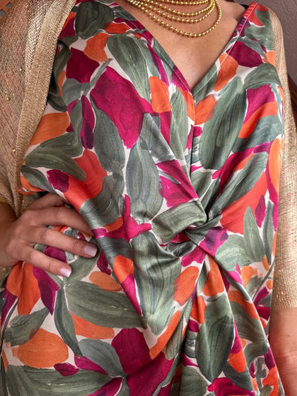 Vestido y cárdigan anudado con cuello en V estampado