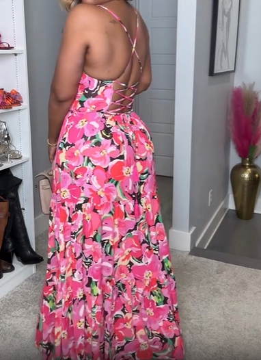 El hermoso vestido floral de vacaciones