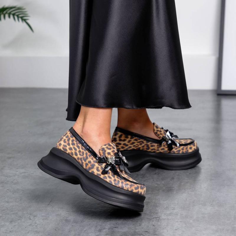 Chic Leopard Print Butterfly Loafers