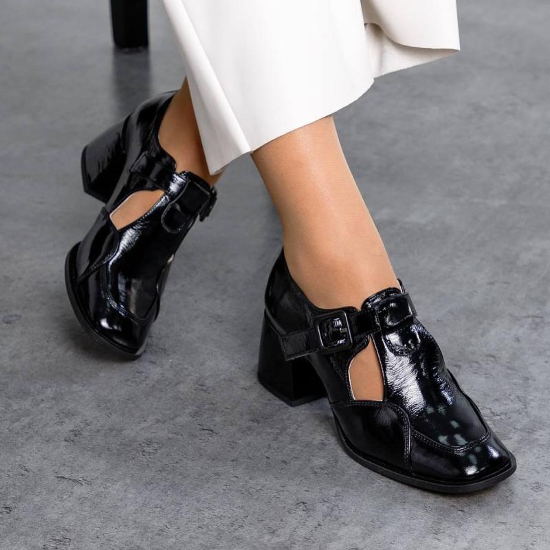 Chic Patent Leather Stitching Buckle Shoes