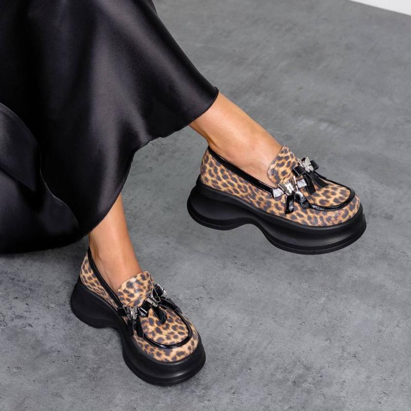 Chic Leopard Print Butterfly Loafers