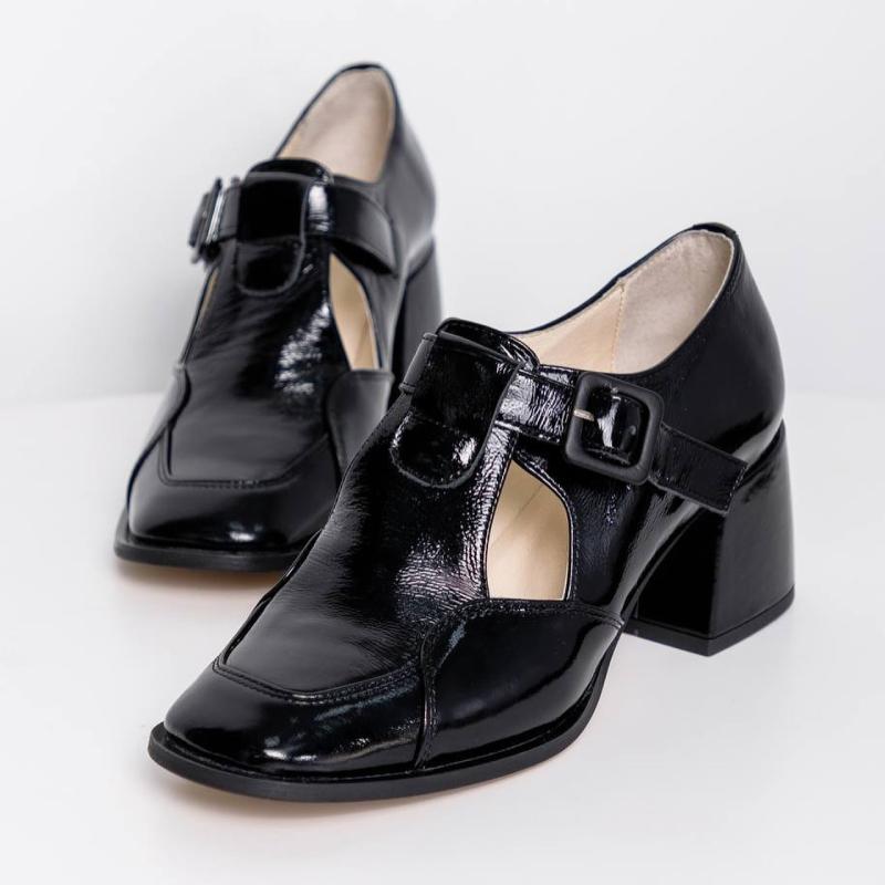 Chic Patent Leather Stitching Buckle Shoes