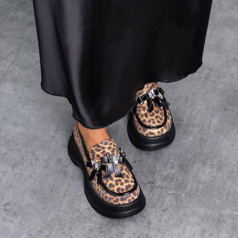 Chic Leopard Print Butterfly Loafers