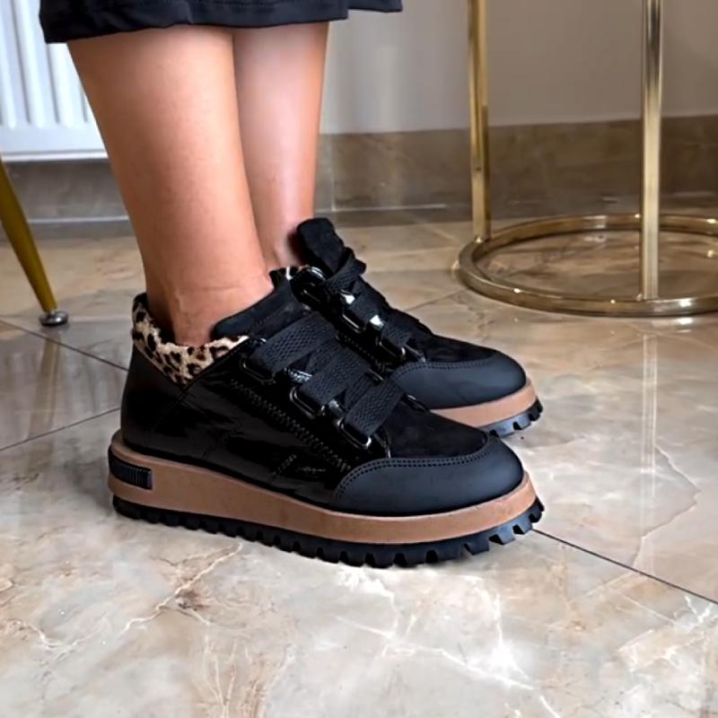 Chic Wide Lace Sneakers