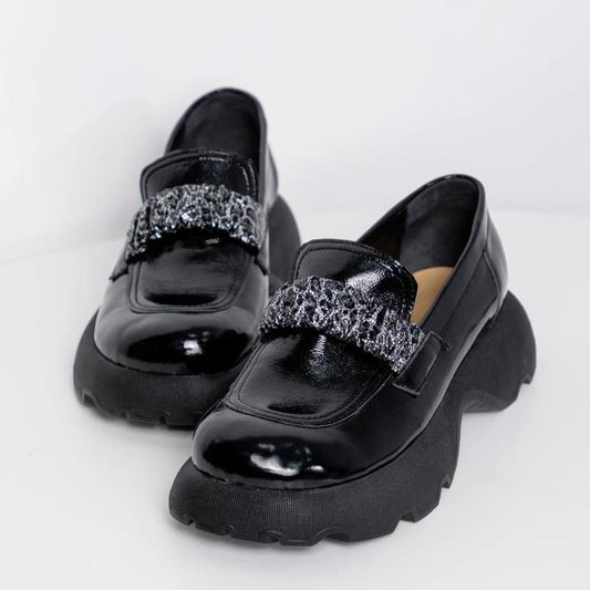 Chic Patent Leather Crinkled Silver Leopard Print Loafers