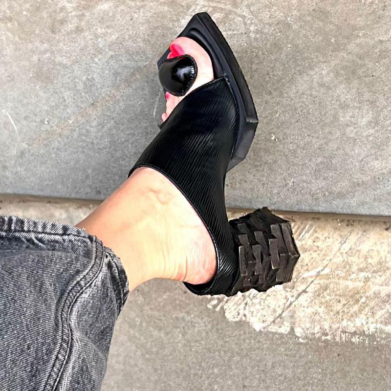Special Black Gear Heel Slippers