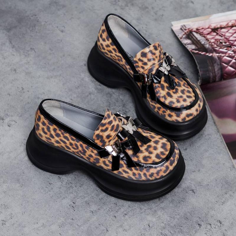 Chic Leopard Print Butterfly Loafers