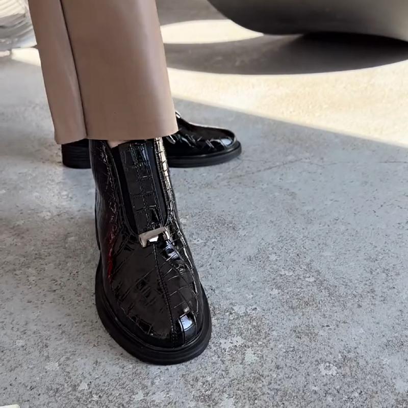 Chic Black Patent Leather Textured Shoes