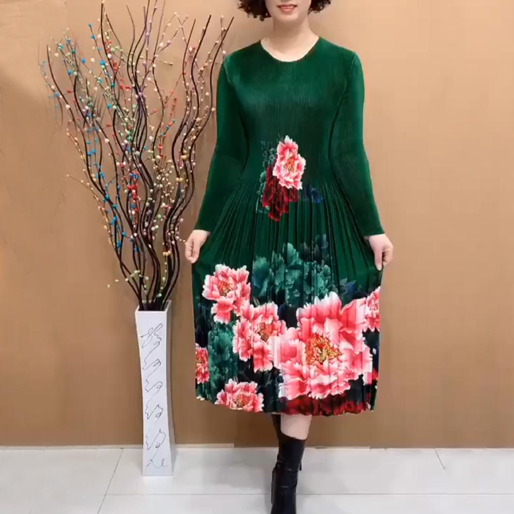 Cute Large Floral Pleated Dress